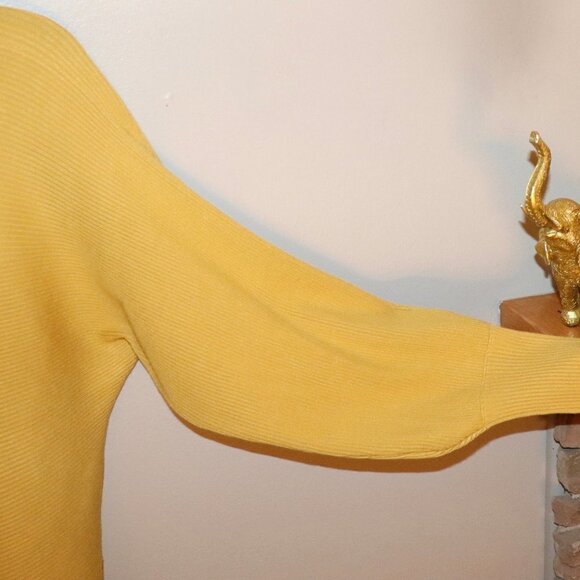 Pink Rose Vintage Crew Neck Mustard Color in Size M - Picture 3 of 5